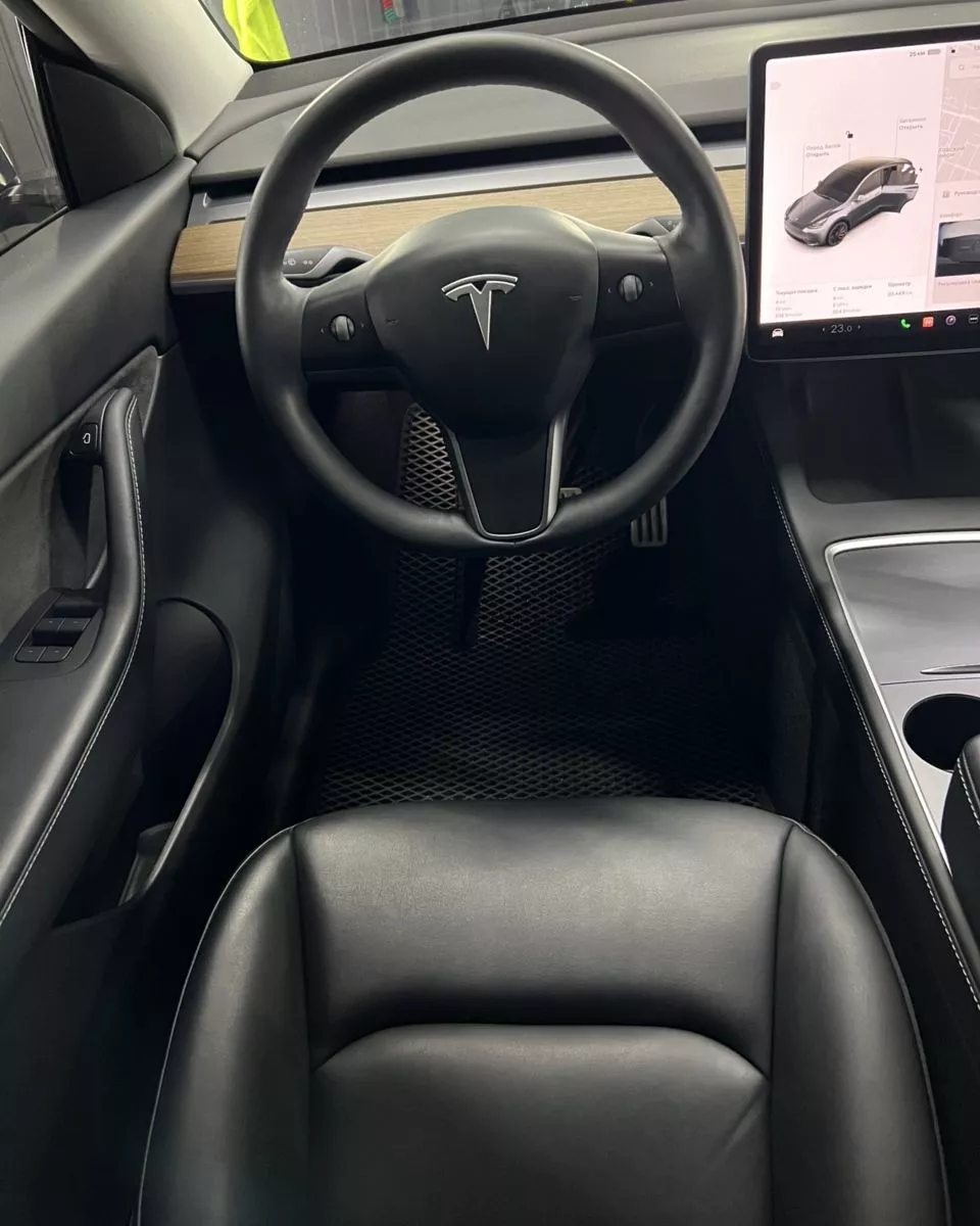 Tesla Model Y  82 kWh 2022211