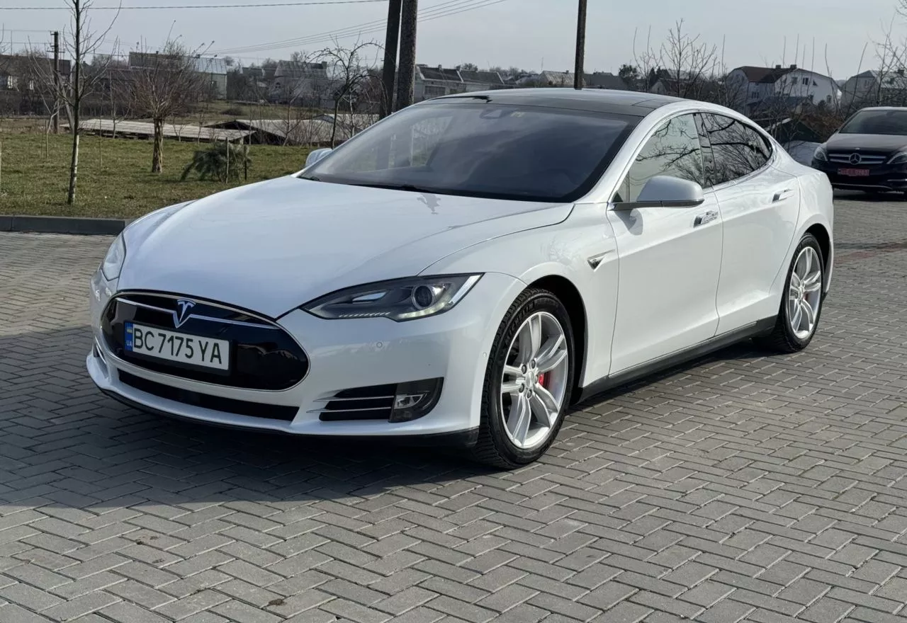 Tesla Model S  85 kWh 201511