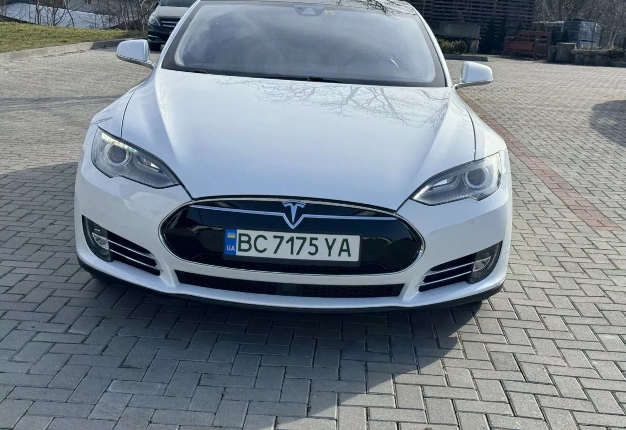 Tesla Model S  85 kWh 201521