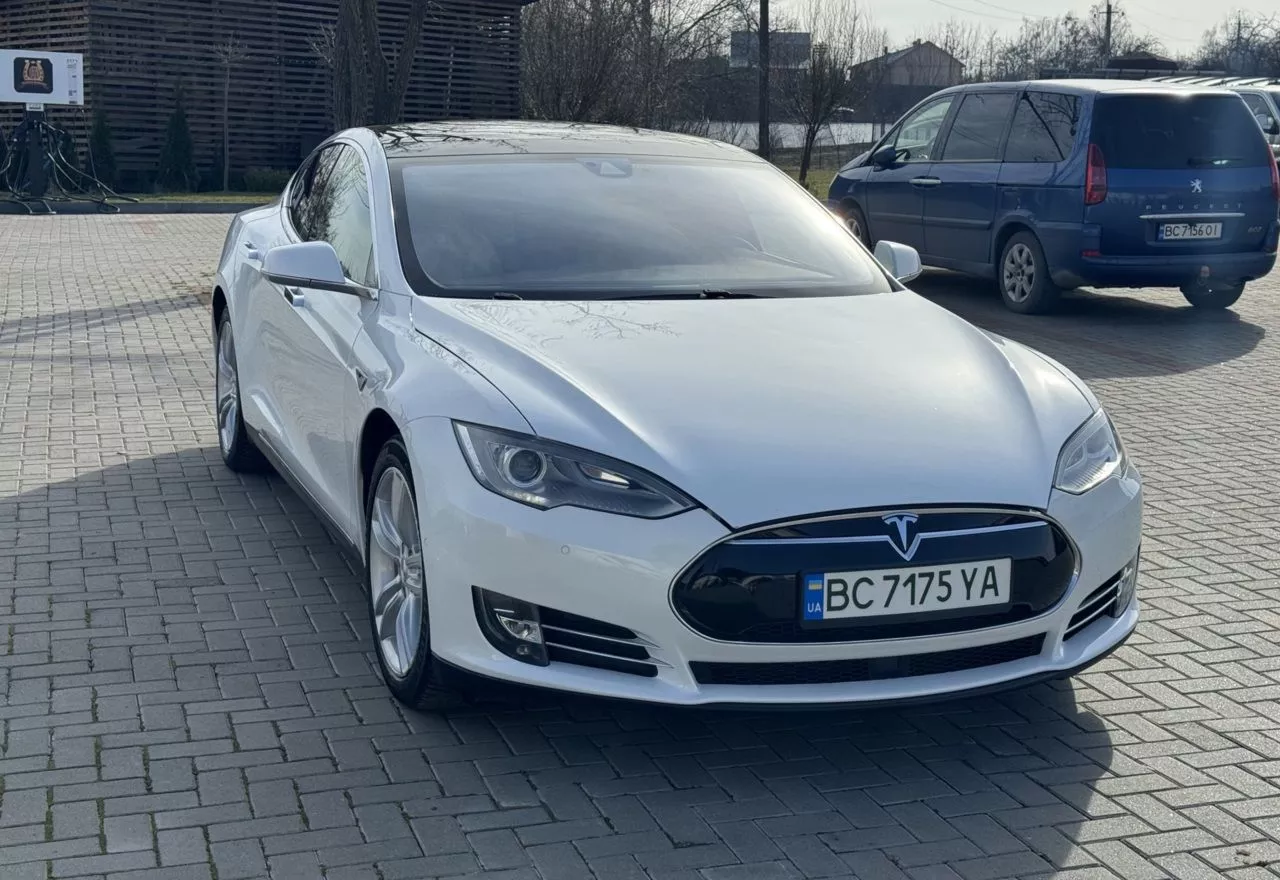 Tesla Model S  85 kWh 201541