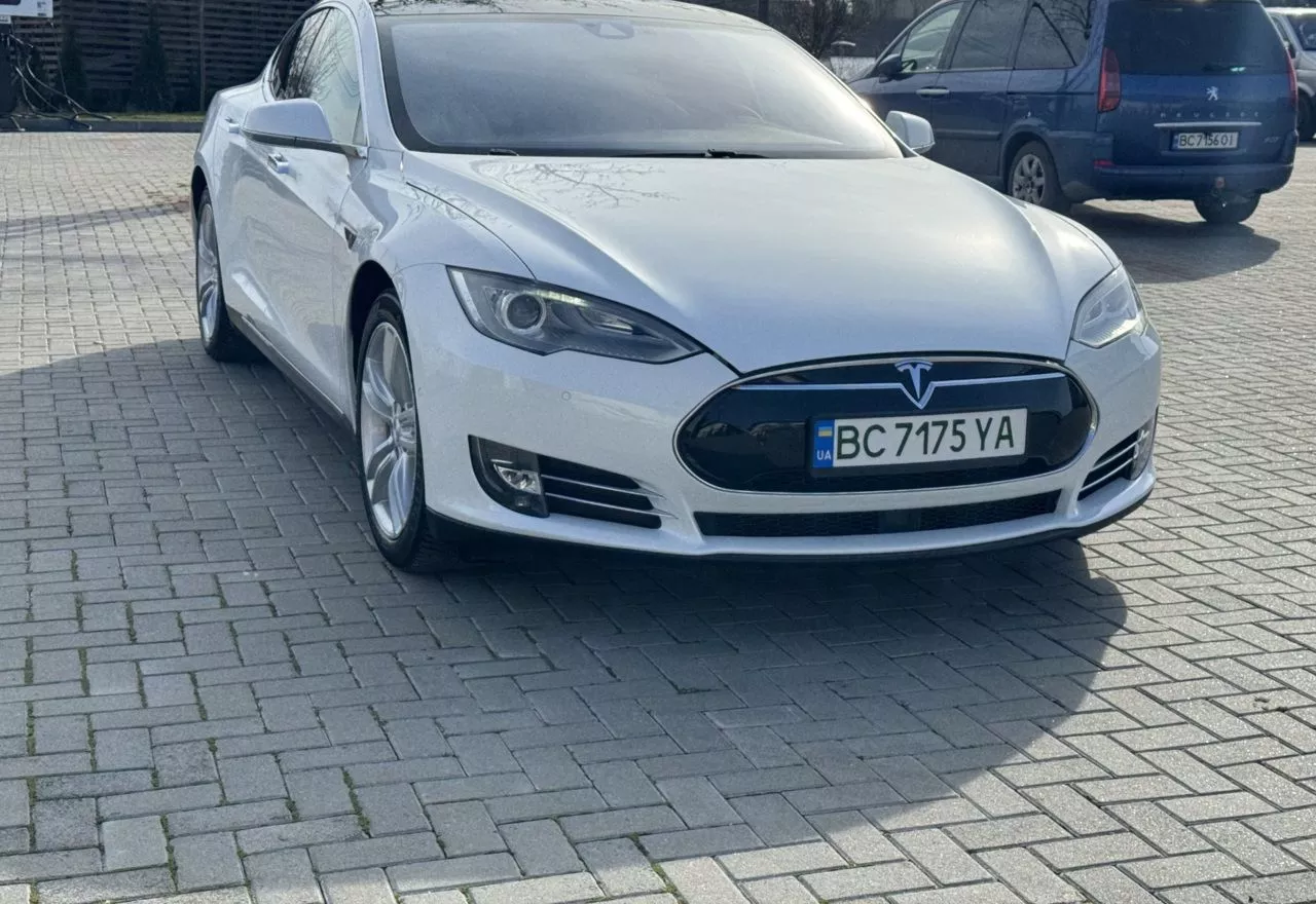 Tesla Model S  85 kWh 201551