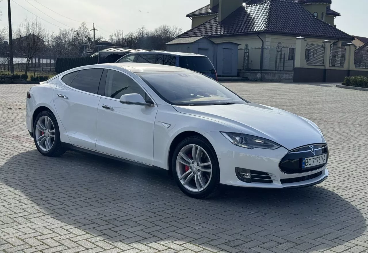 Tesla Model S  85 kWh 201561