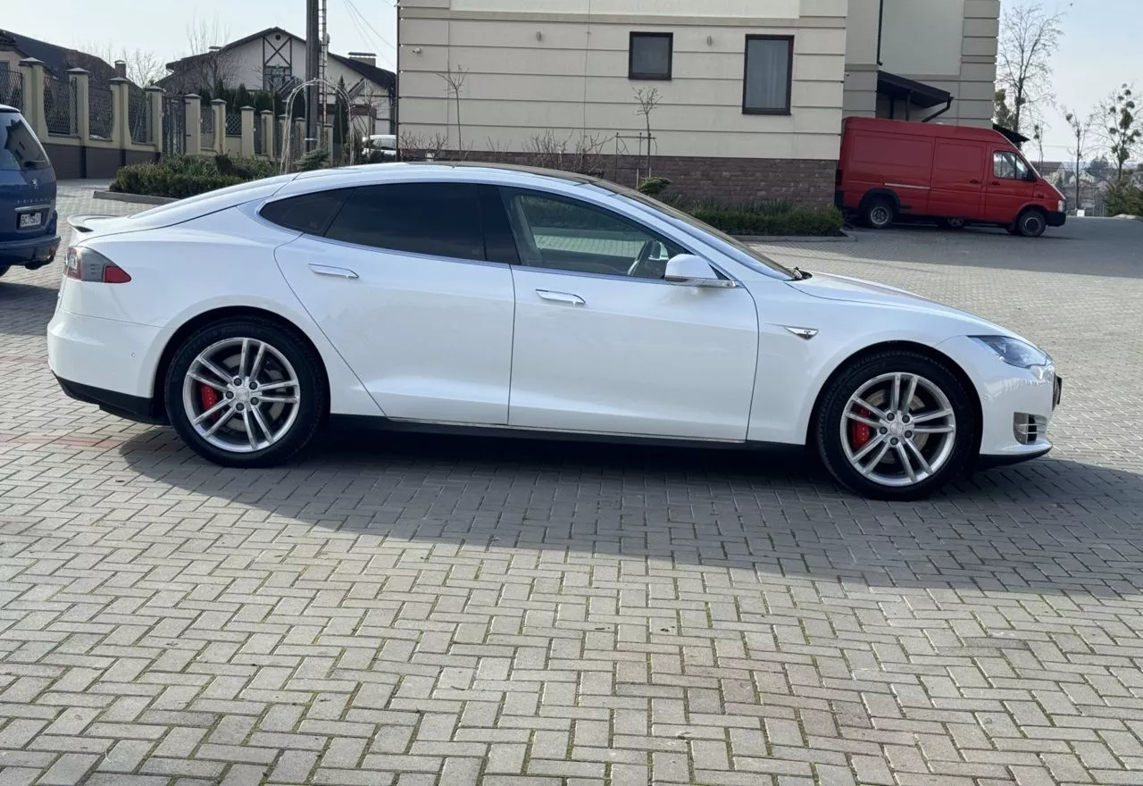 Tesla Model S  85 kWh 201581