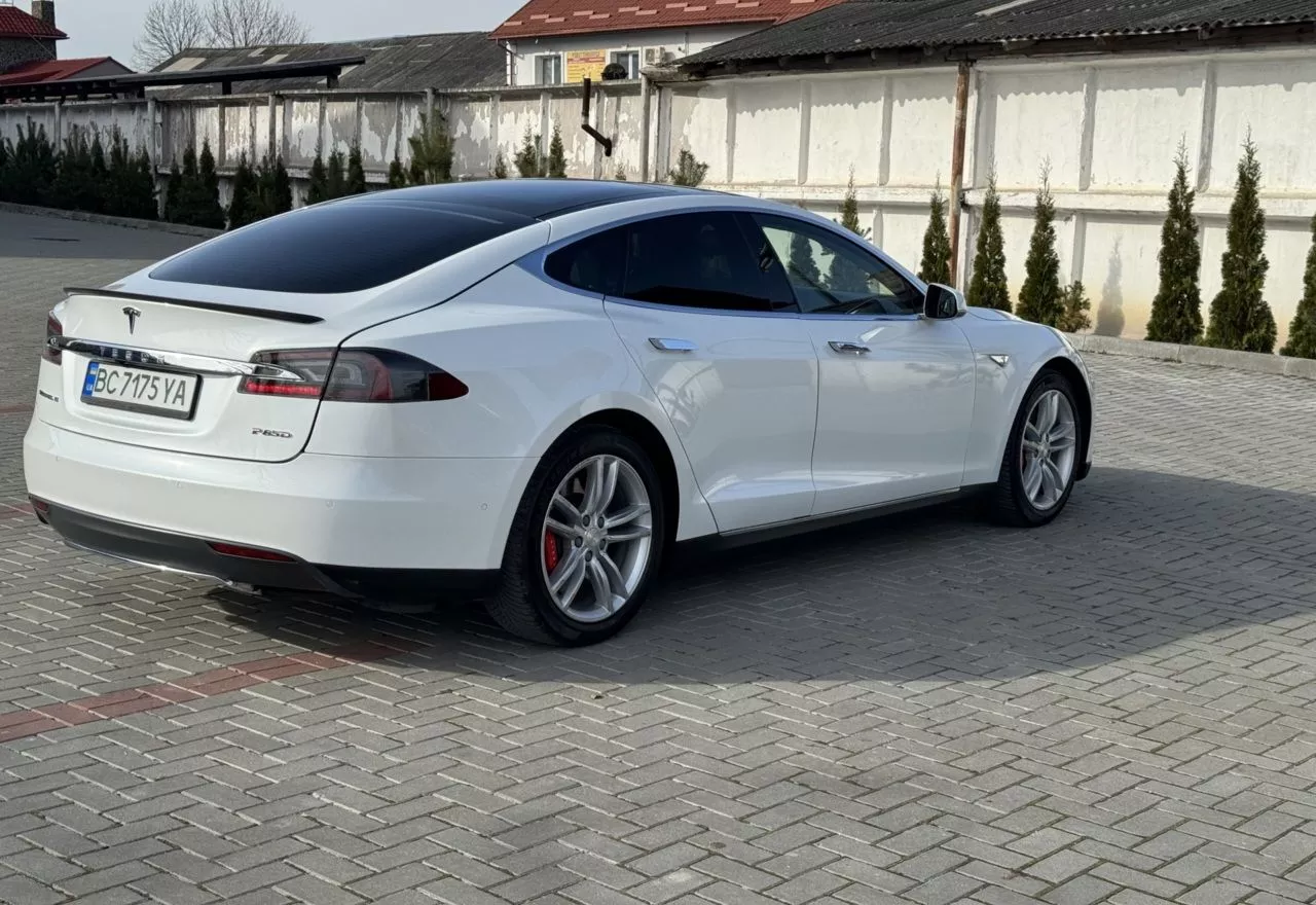 Tesla Model S  85 kWh 201591