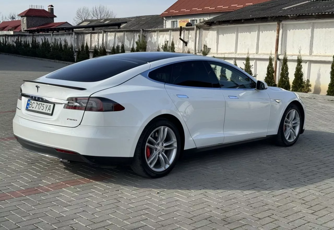 Tesla Model S  85 kWh 2015101