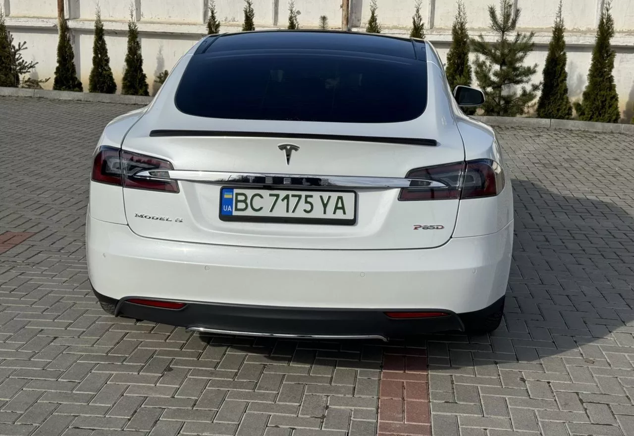 Tesla Model S  85 kWh 2015111