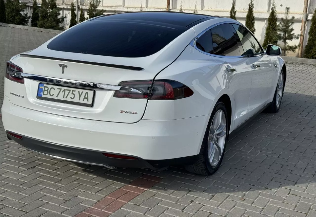 Tesla Model S  85 kWh 2015121