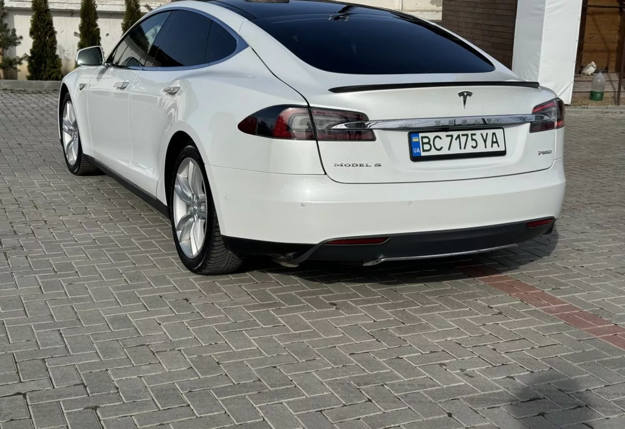 Tesla Model S  85 kWh 2015141