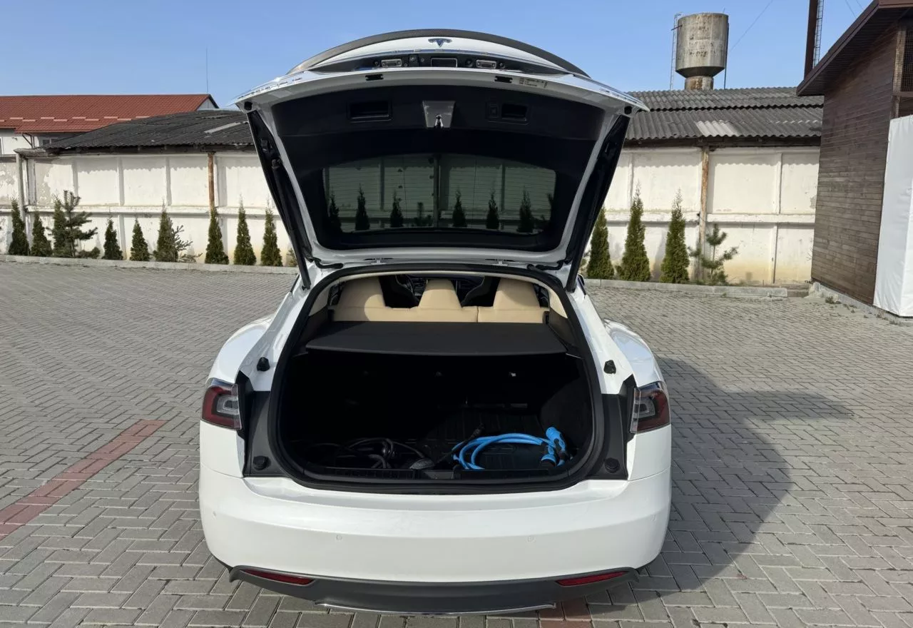 Tesla Model S  85 kWh 2015191