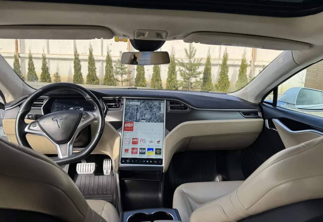 Tesla Model S  85 kWh 2015271