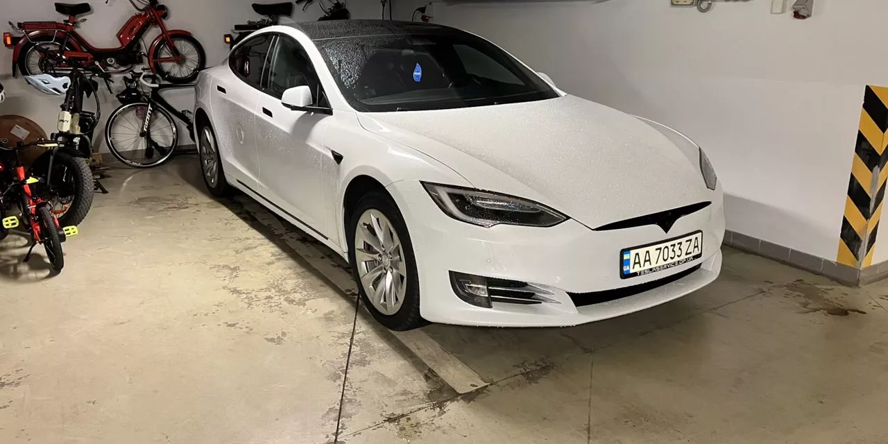 Tesla Model S  90 kWh 201701