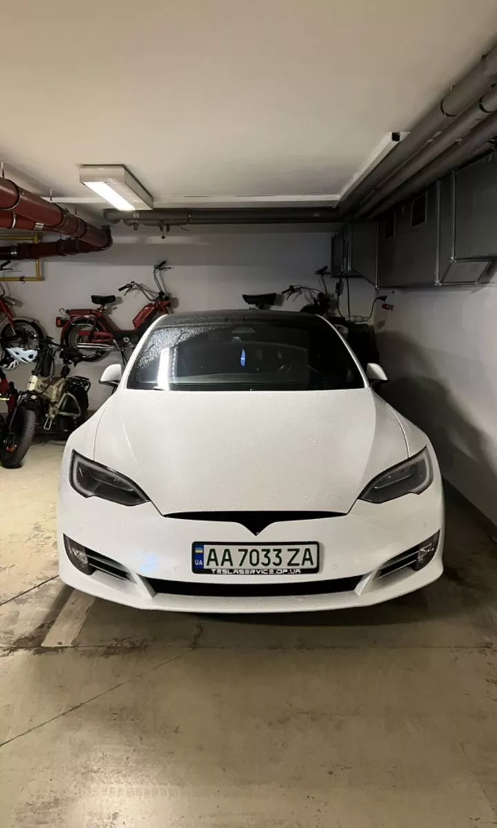 Tesla Model S  90 kWh 201711