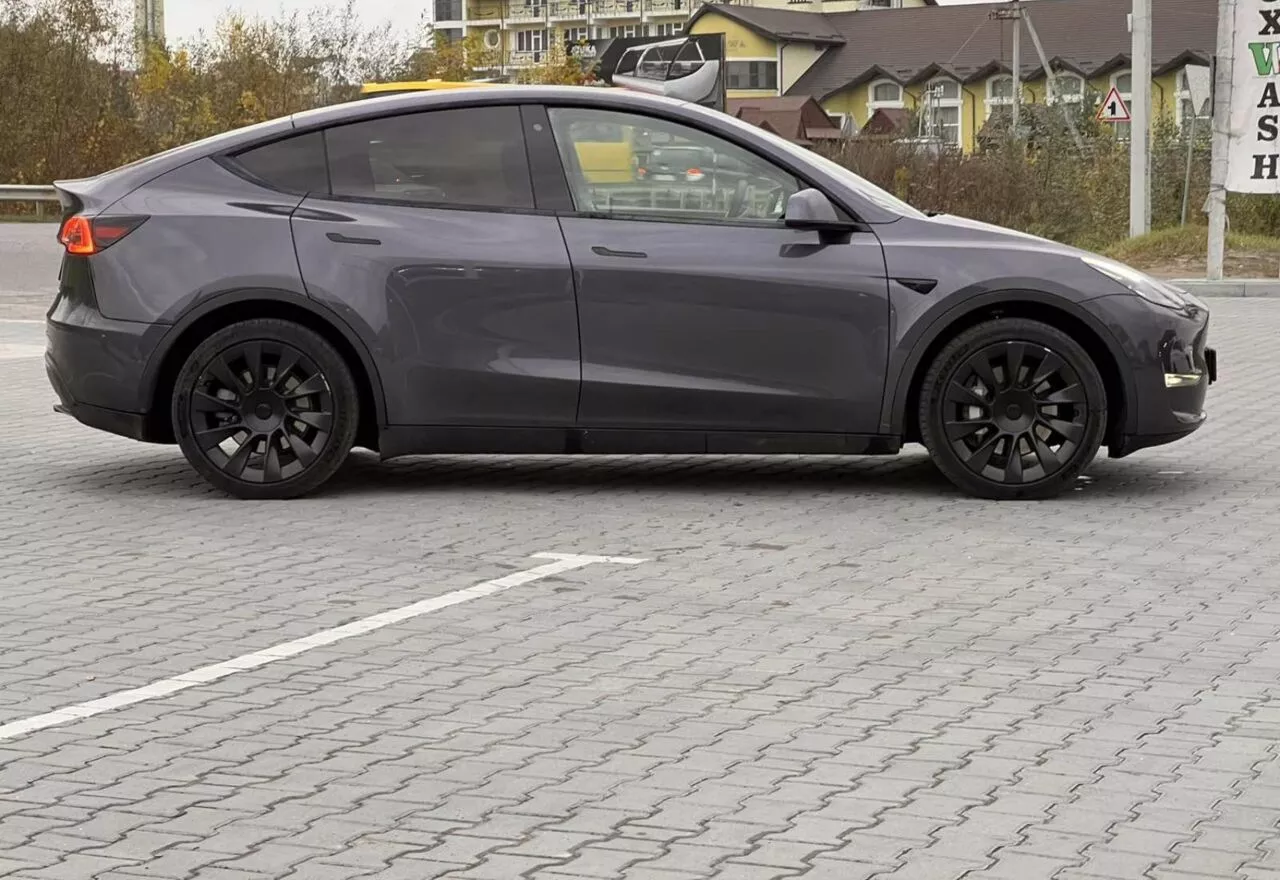 Tesla Model Y  75 kWh 2020101