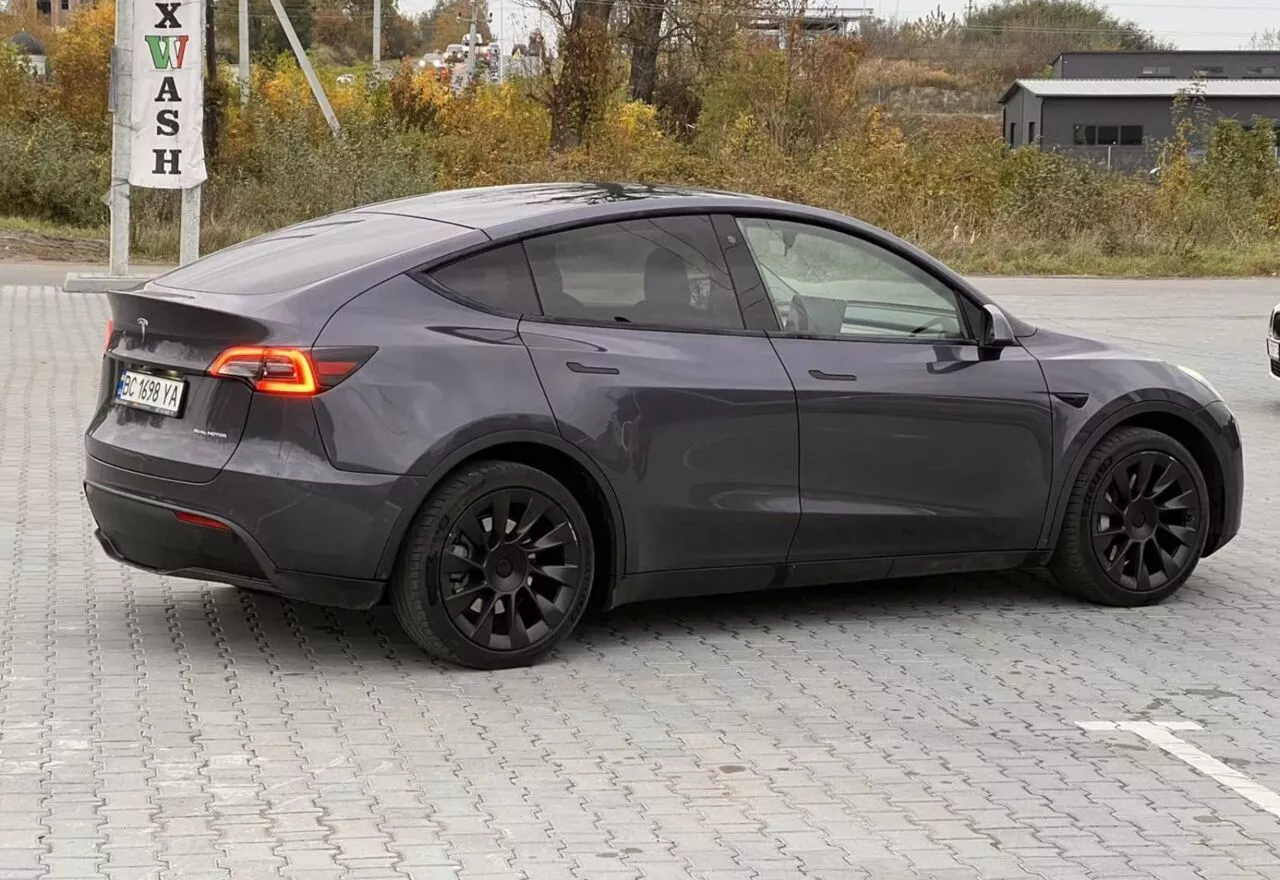 Tesla Model Y  75 kWh 2020111