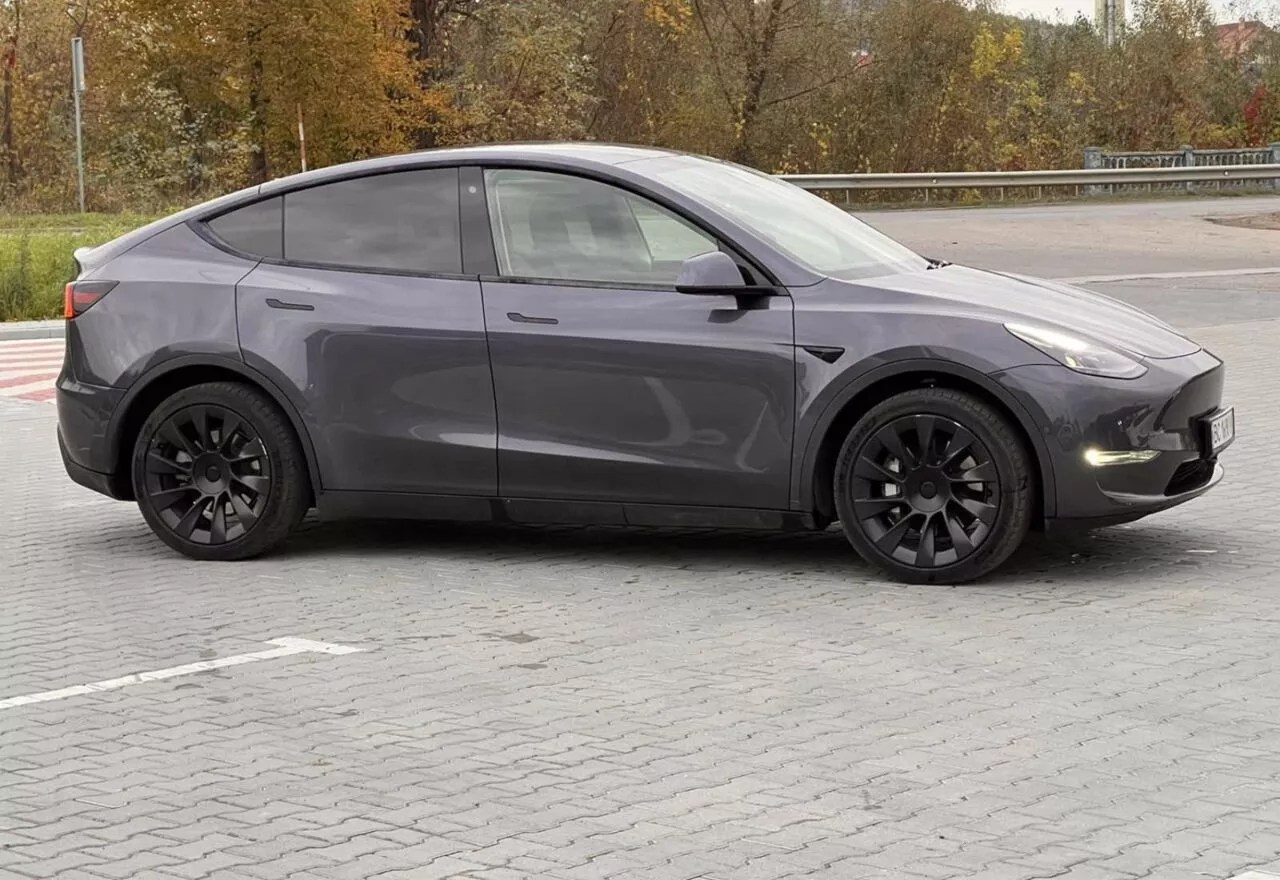 Tesla Model Y  75 kWh 2020131