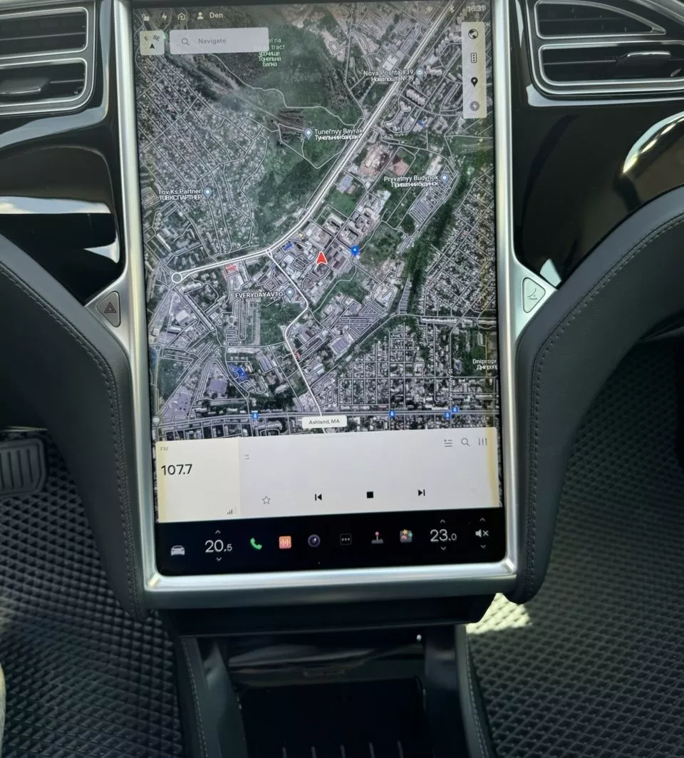 Tesla Model S  85 kWh 201501