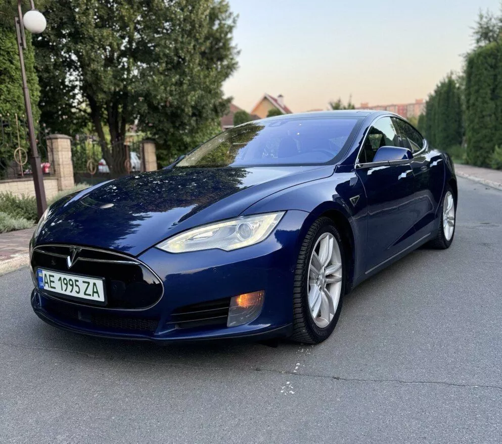 Tesla Model S  85 kWh 201511