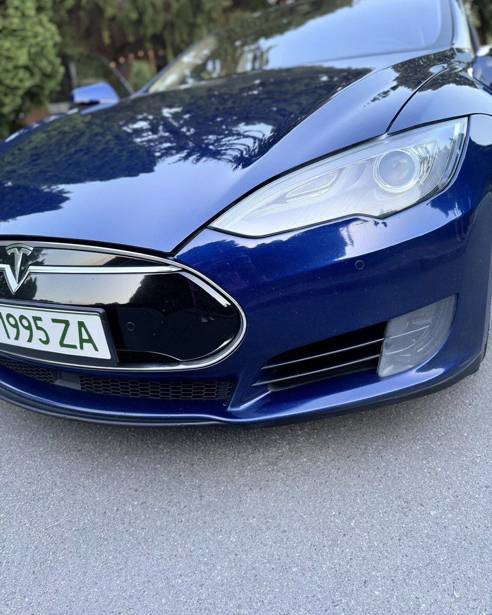 Tesla Model S  85 kWh 201541