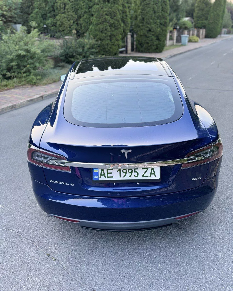 Tesla Model S  85 kWh 201571