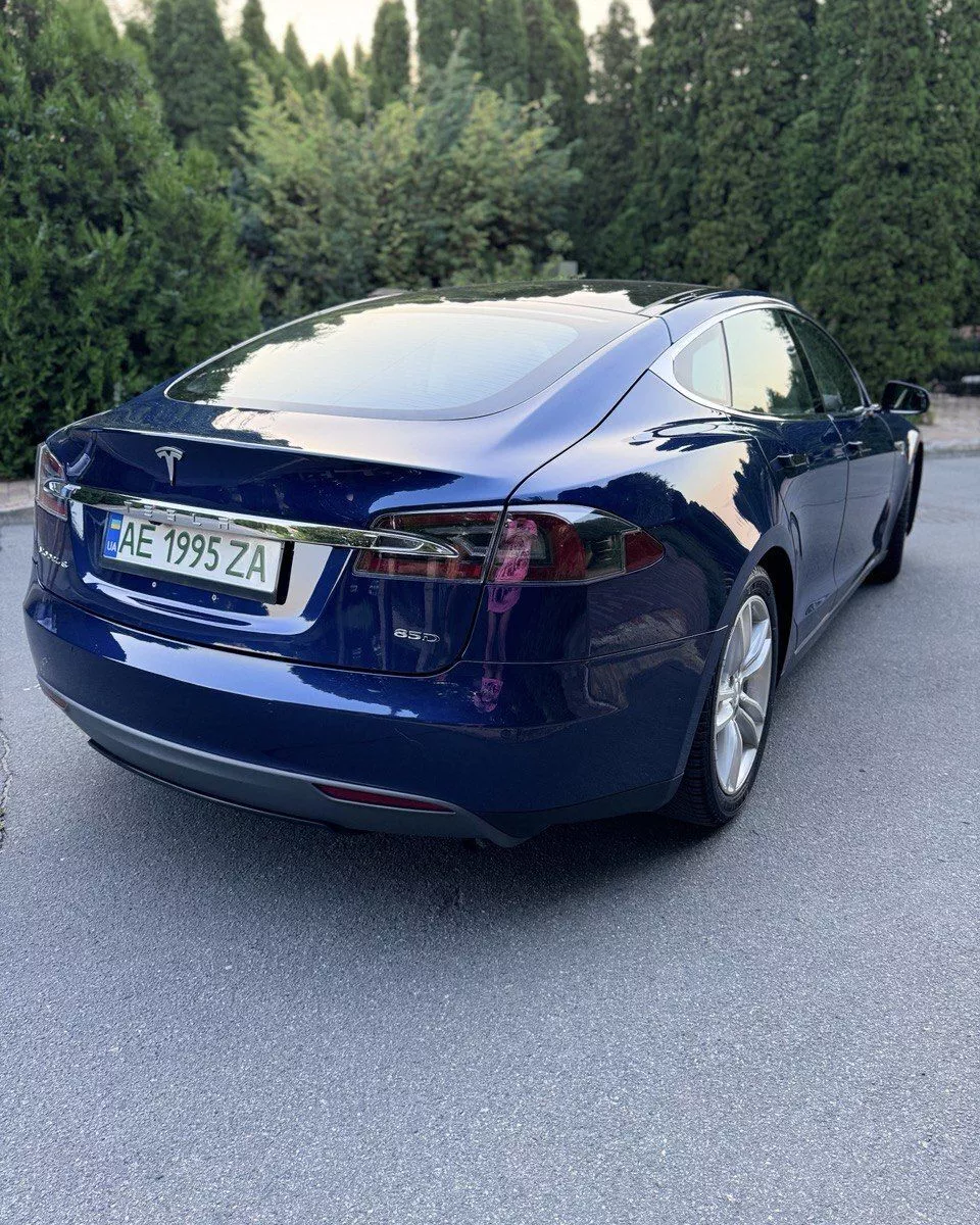 Tesla Model S  85 kWh 201581