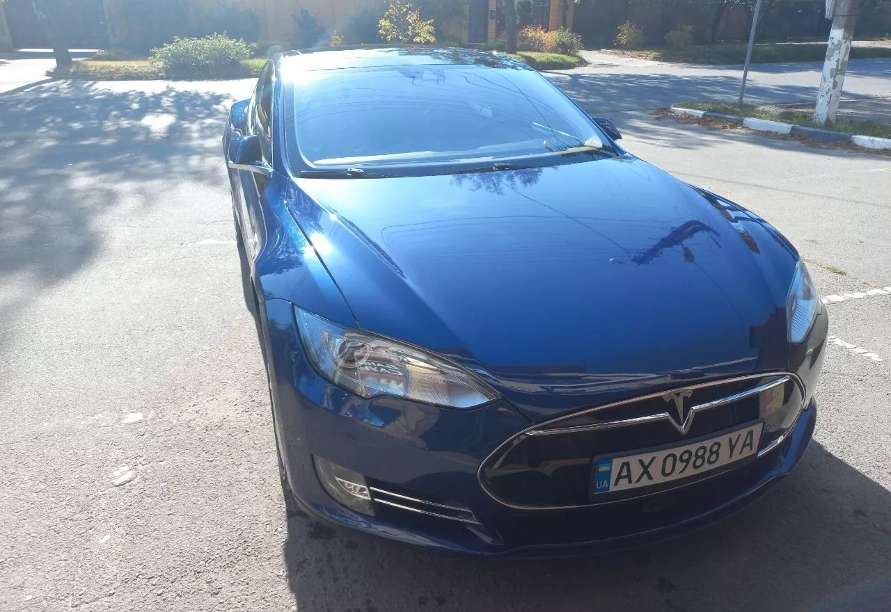 Tesla Model S 