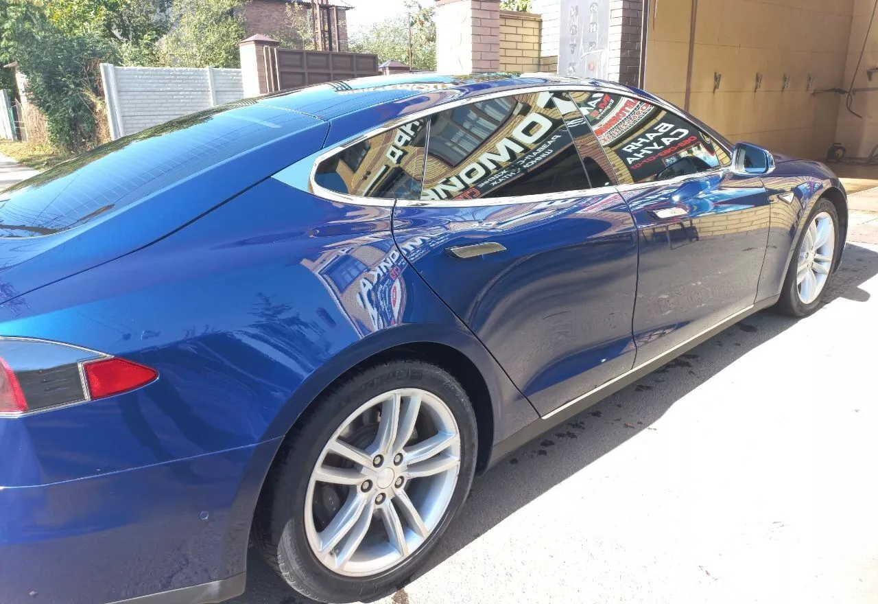 Tesla Model S  70 kWh 201551