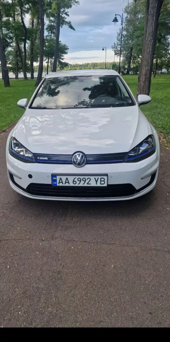 Volkswagen e-Golf  24 kWh 2015121