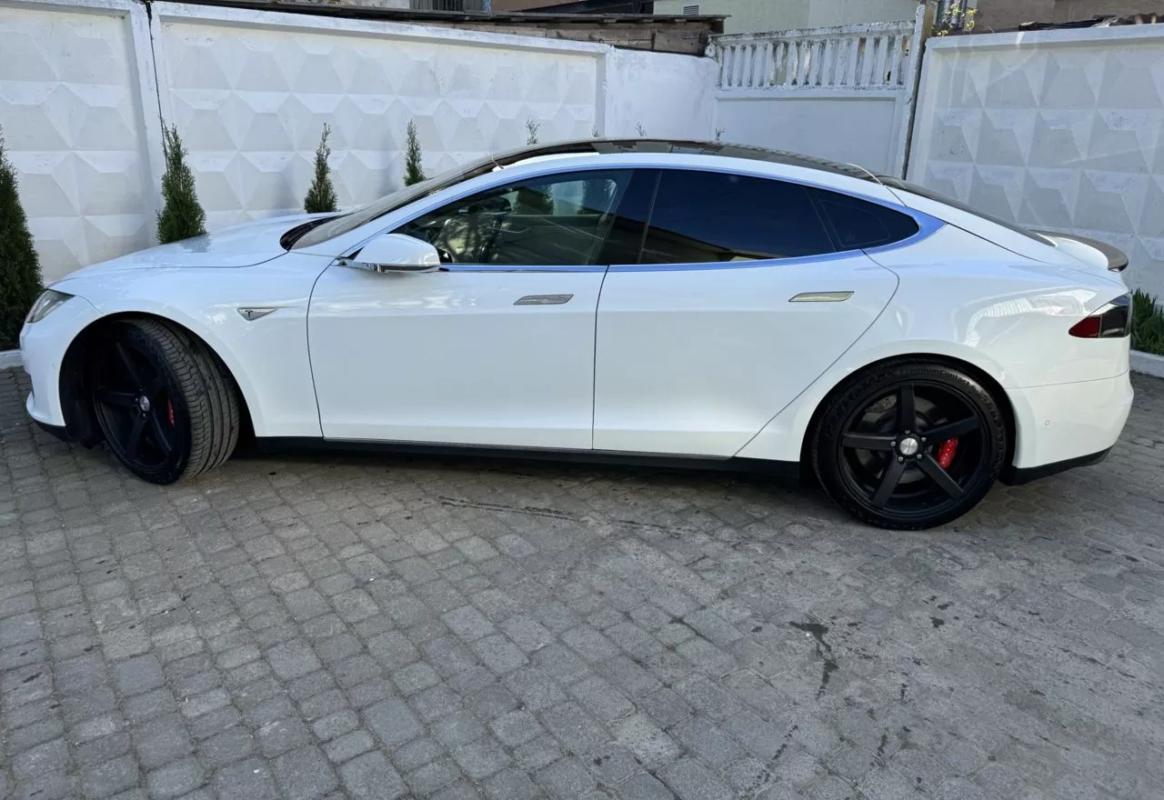 Tesla Model S  85 kWh 201531