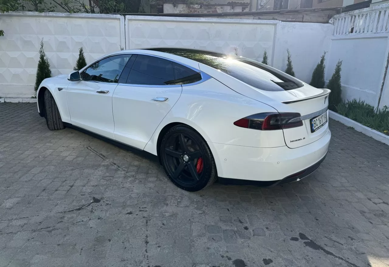 Tesla Model S  85 kWh 201541