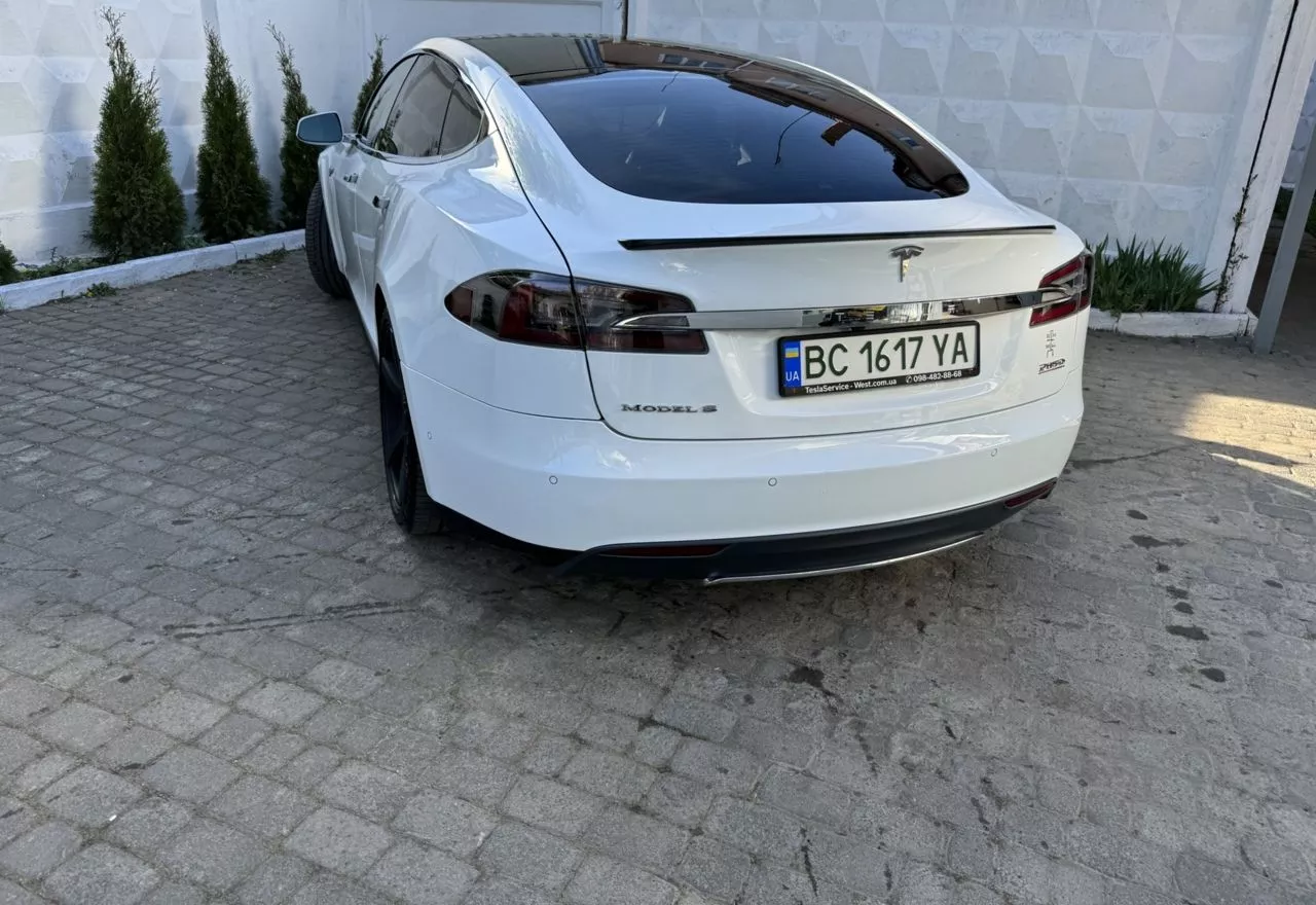 Tesla Model S  85 kWh 201561