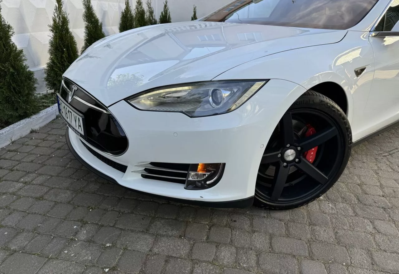 Tesla Model S  85 kWh 201591