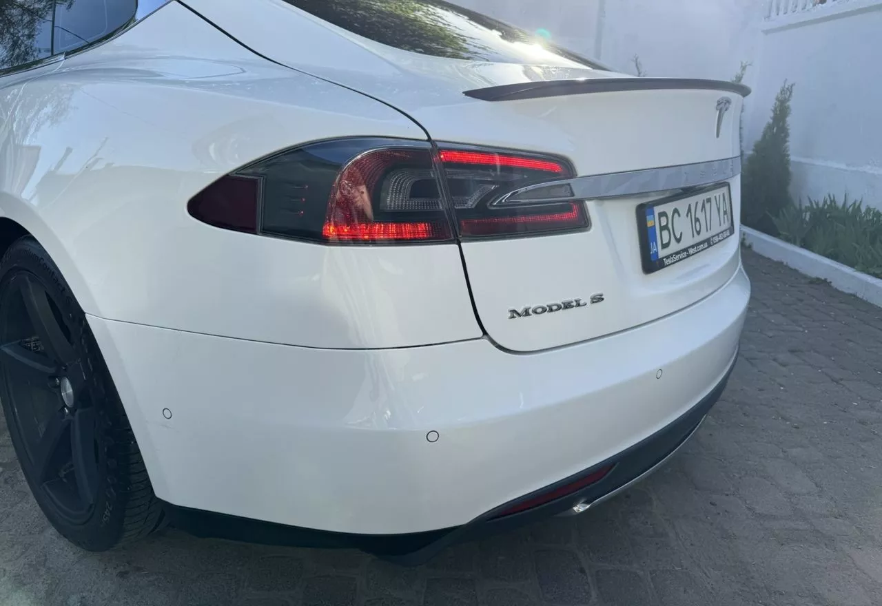 Tesla Model S  85 kWh 2015121