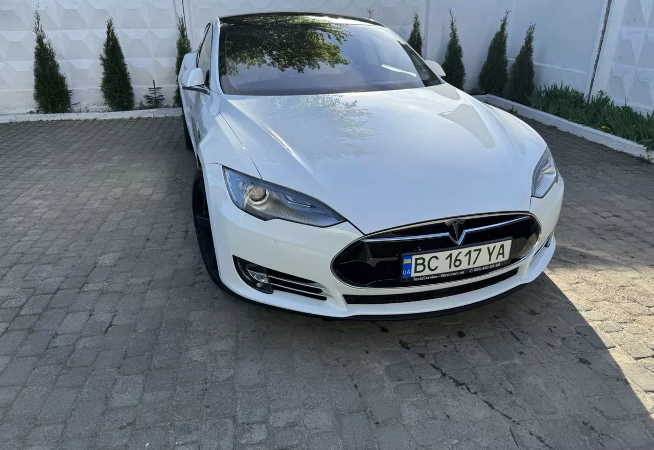 Tesla Model S  85 kWh 2015131