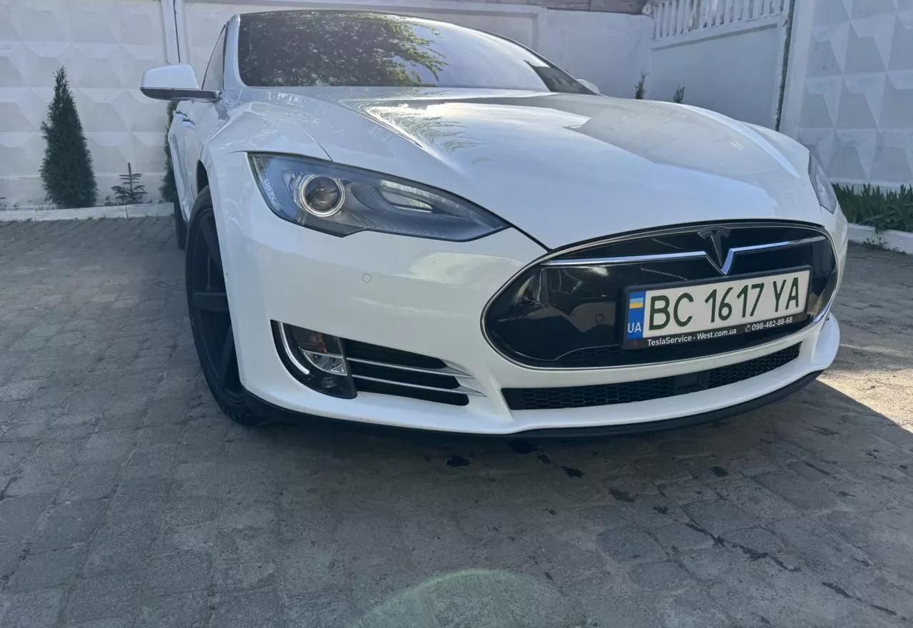 Tesla Model S  85 kWh 2015151