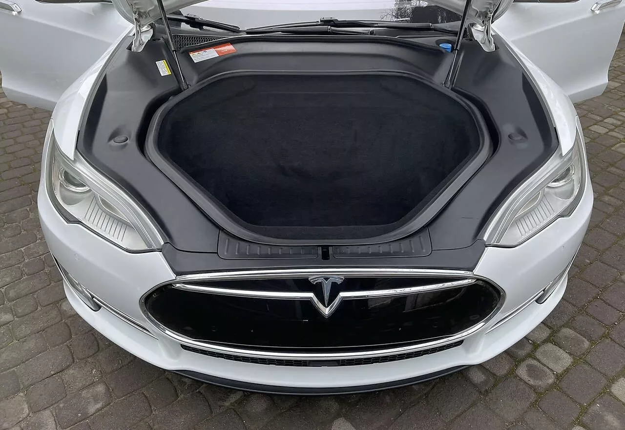 Tesla Model S  85 kWh 2015281