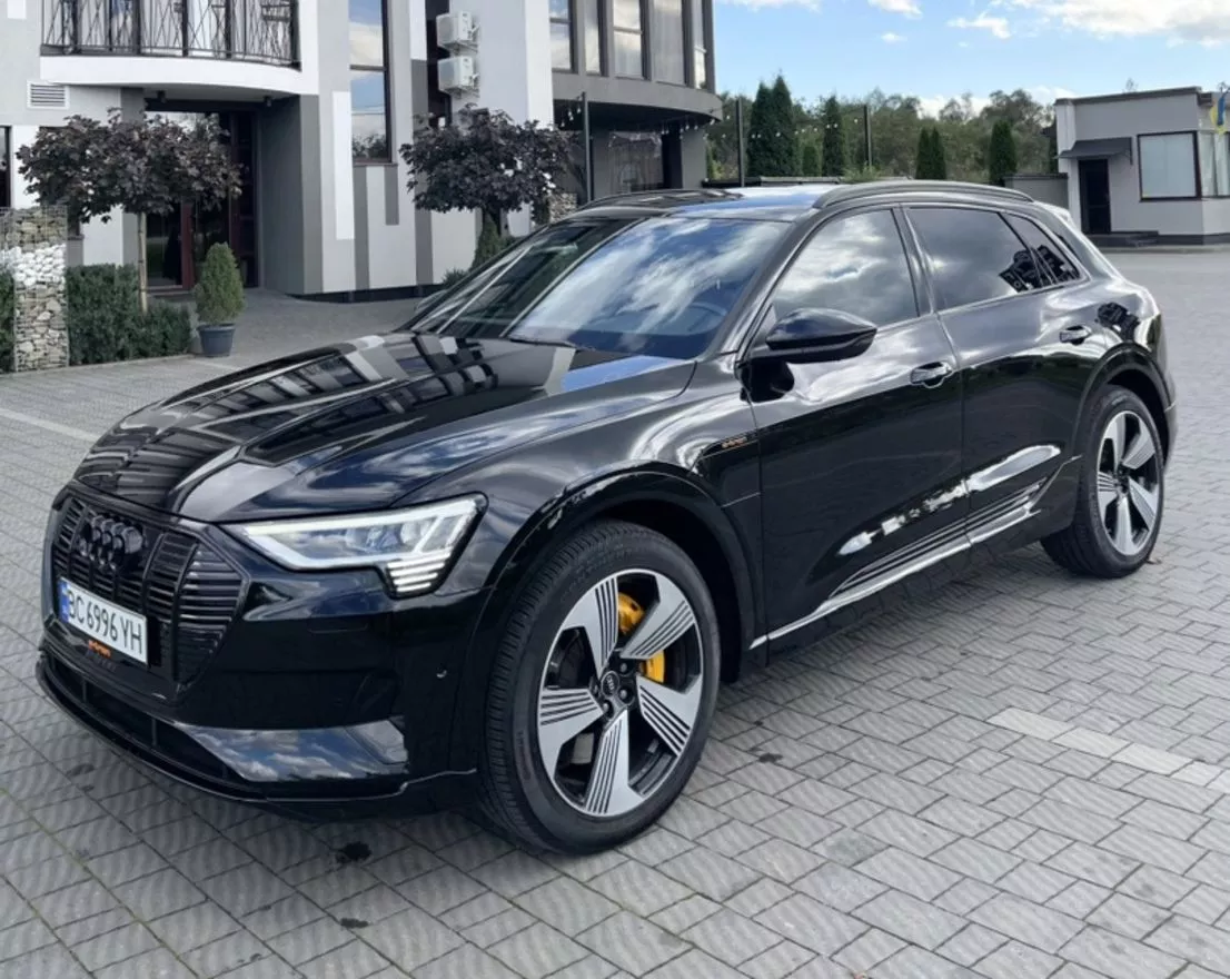 Audi E-tron 