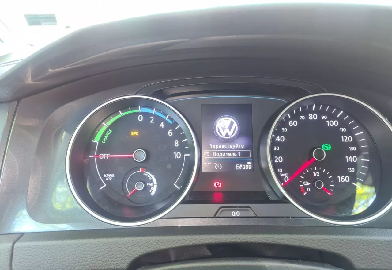 Volkswagen e-Golf  35.8 kWh 2020111