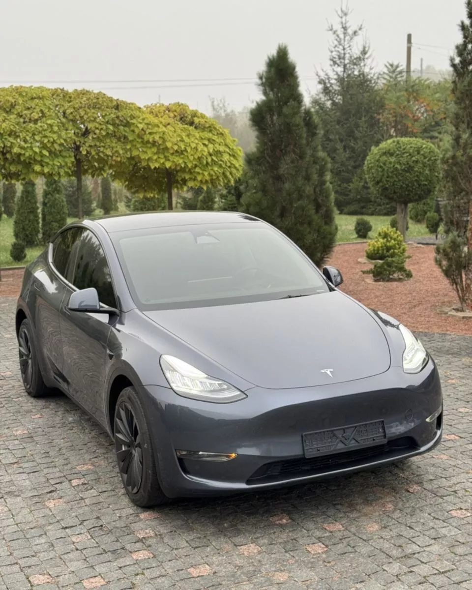 Tesla Model Y  82 kWh 202321