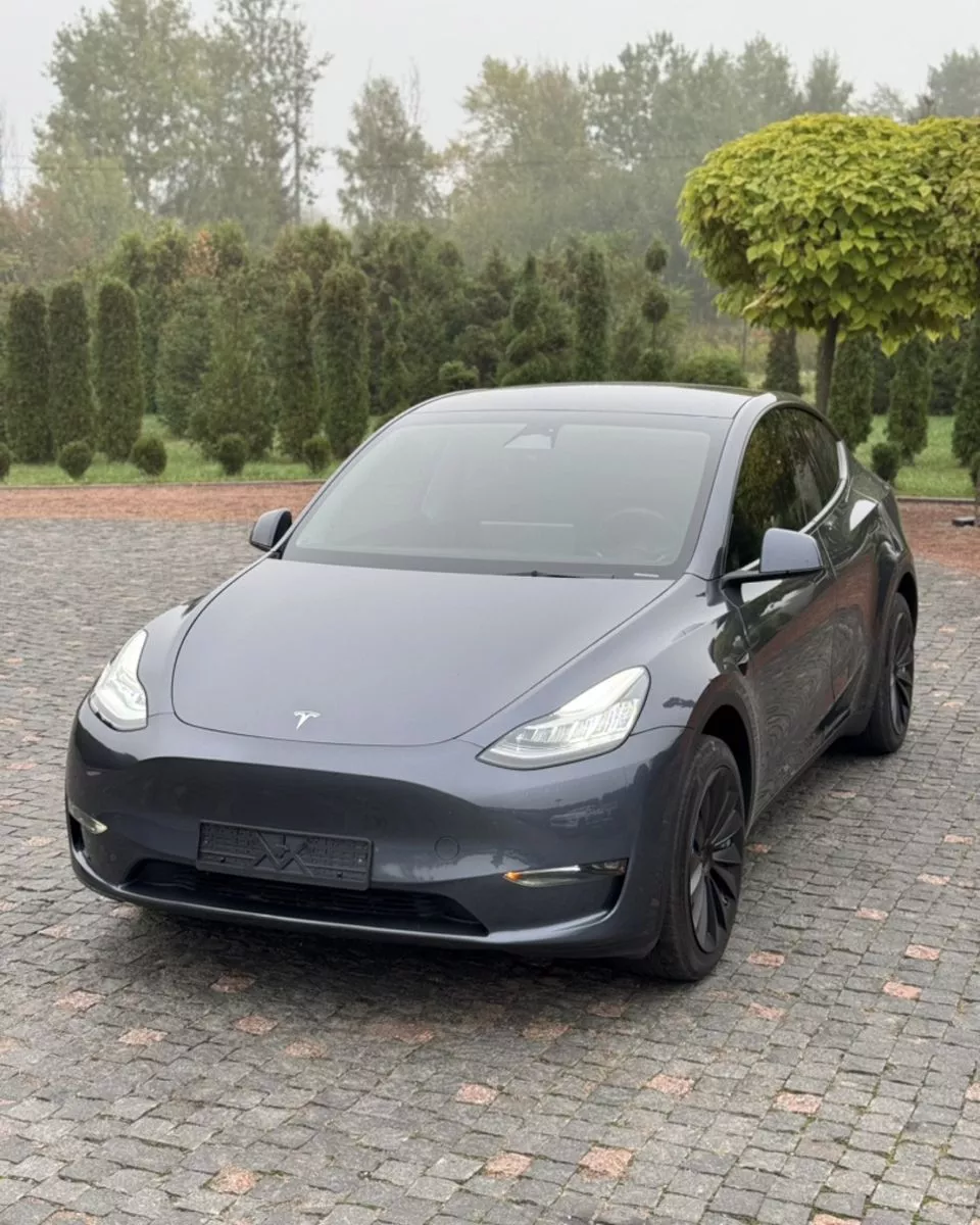 Tesla Model Y  82 kWh 202331