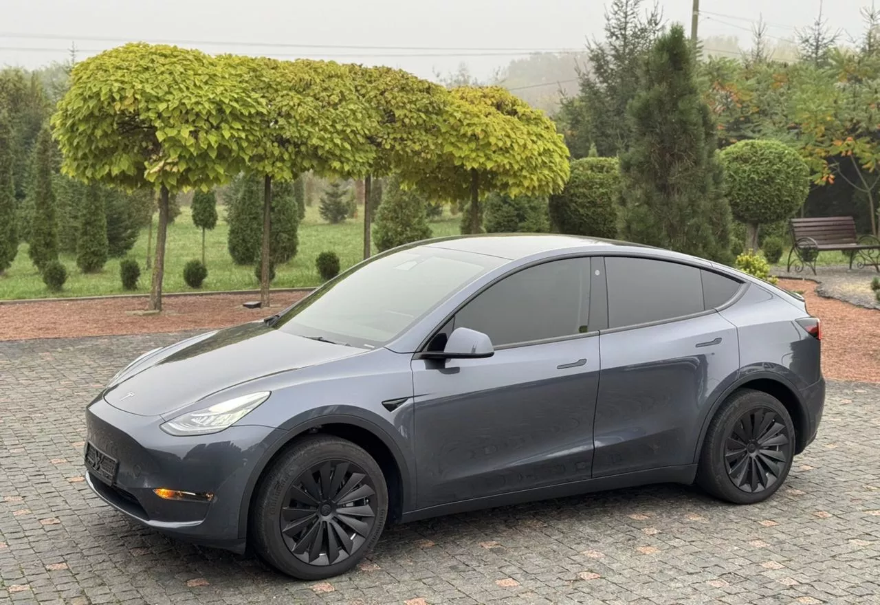 Tesla Model Y  82 kWh 202341