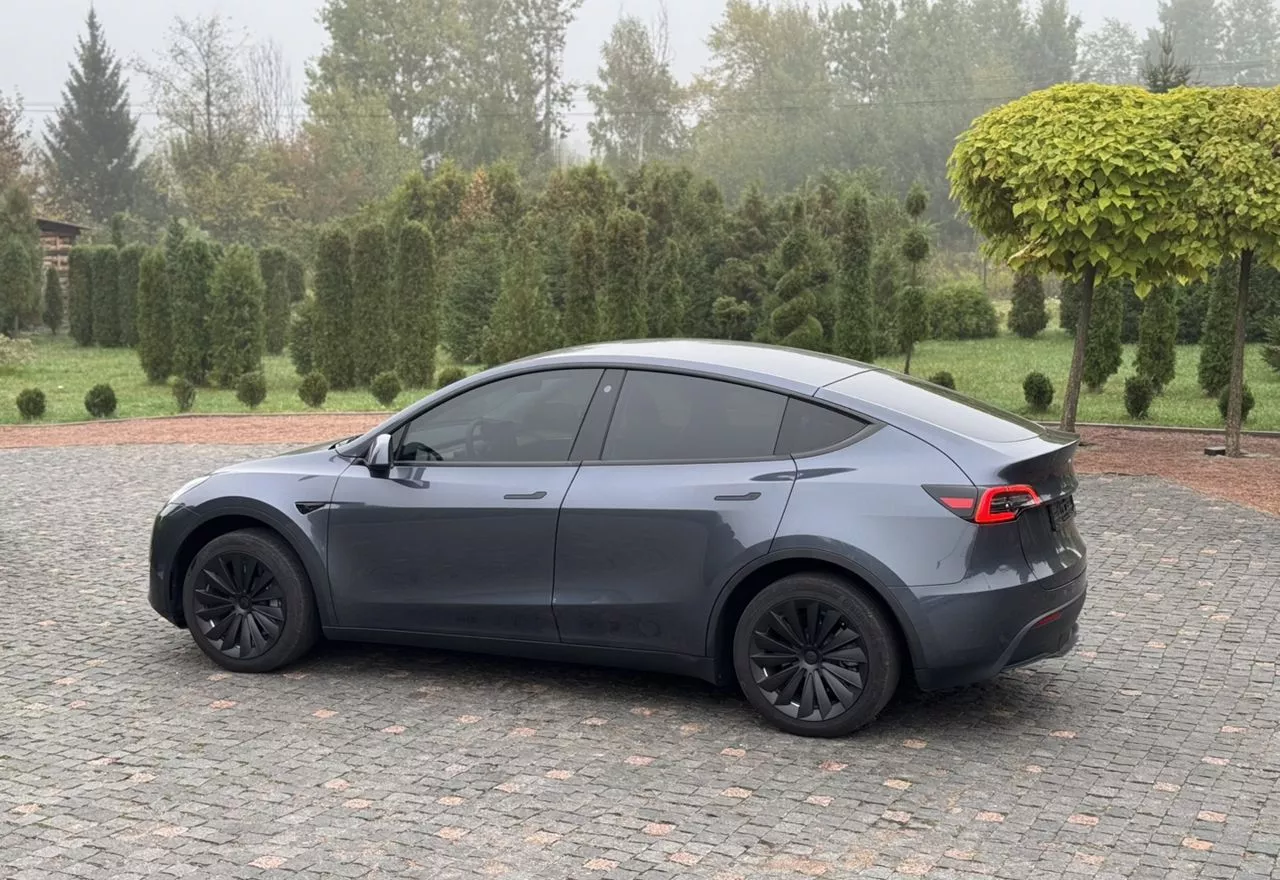 Tesla Model Y  82 kWh 202371