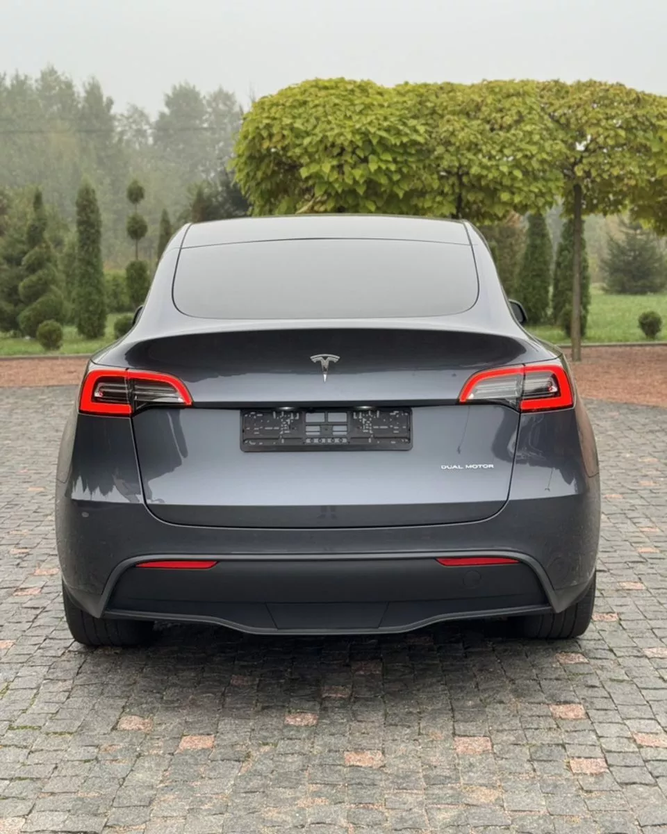 Tesla Model Y  82 kWh 202381