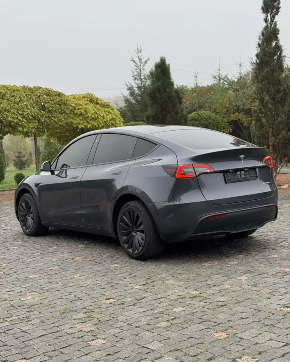 Tesla Model Y  82 kWh 2023181