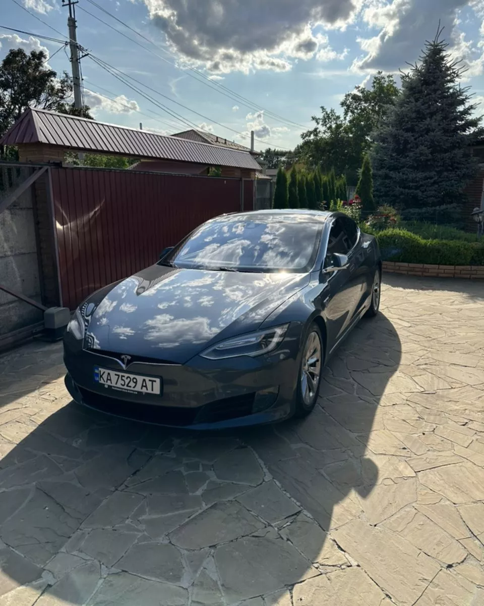 Tesla Model S 