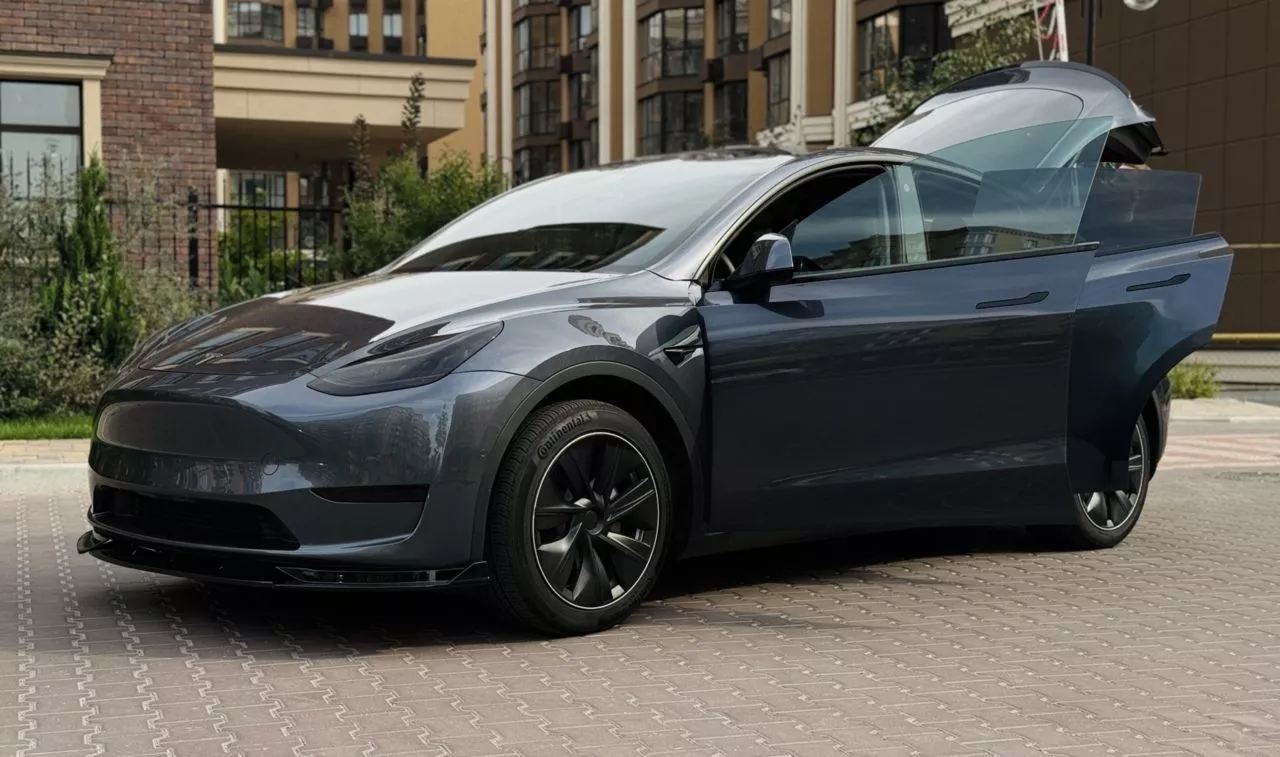 Tesla Model Y  82 kWh 2021301