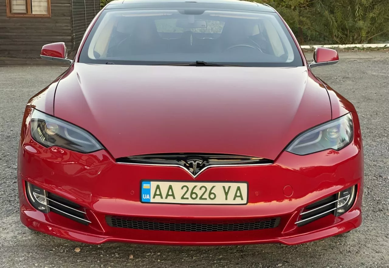 Tesla Model S  85 kWh 2013211