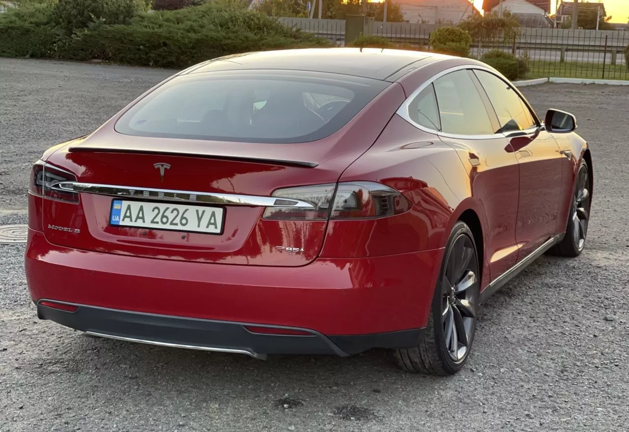 Tesla Model S  85 kWh 2013261