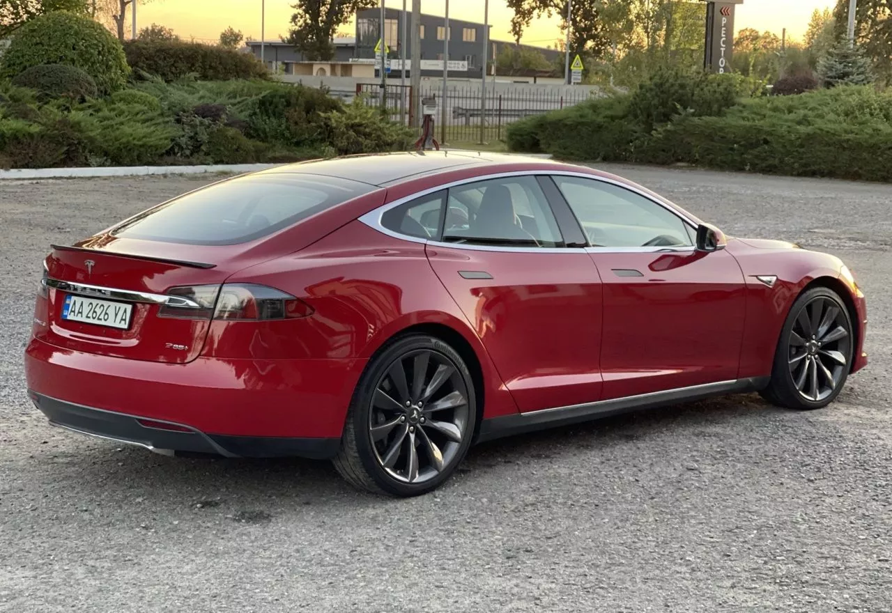 Tesla Model S  85 kWh 2013271