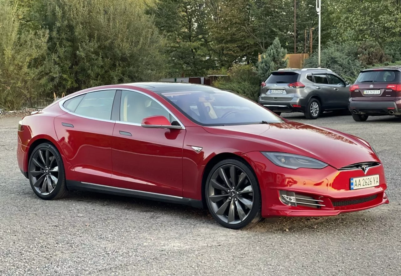 Tesla Model S  85 kWh 2013281