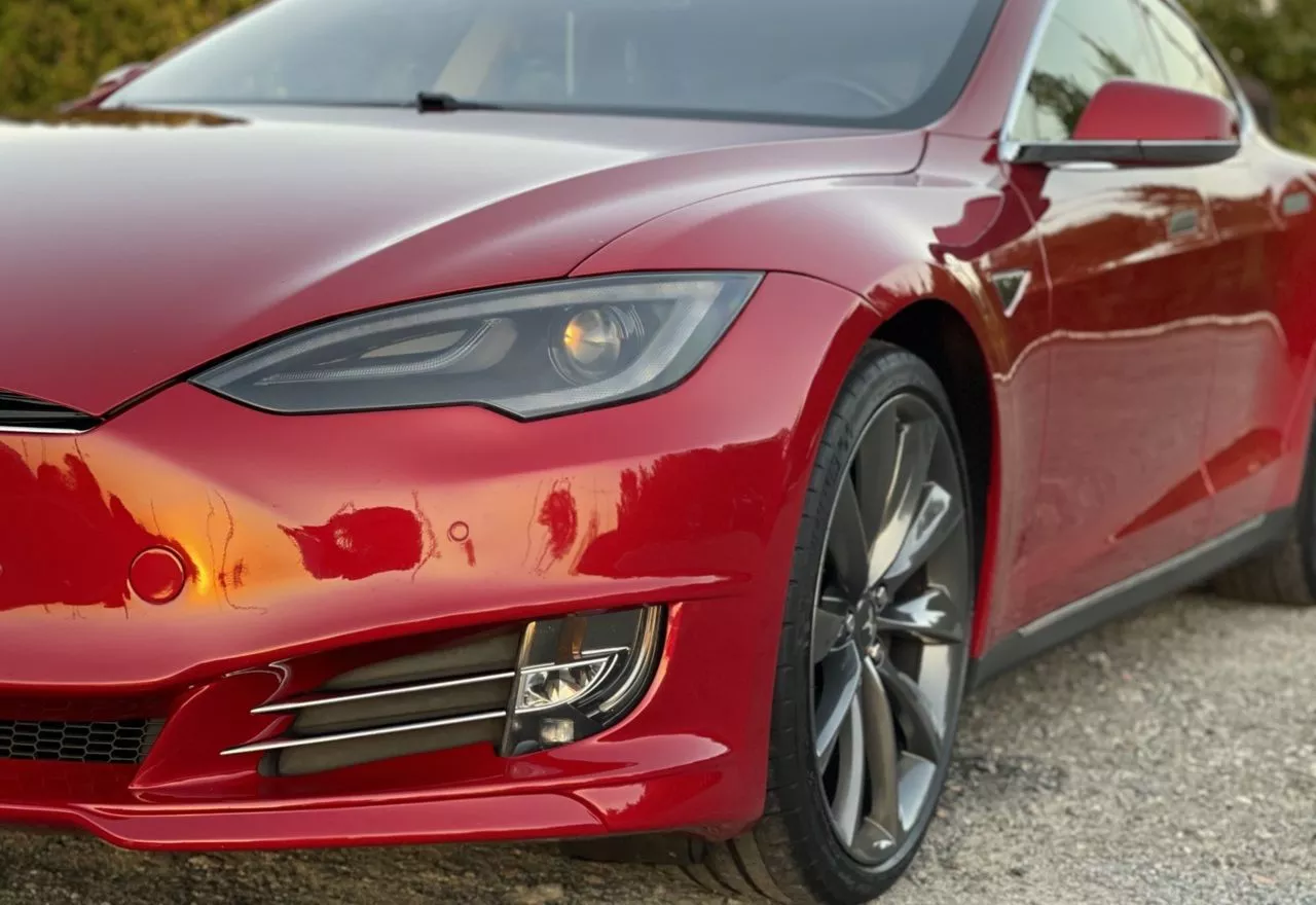 Tesla Model S  85 kWh 2013301